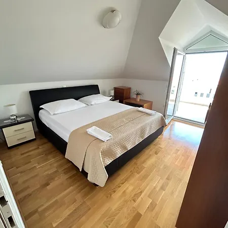 Sanda 2 Apartman *